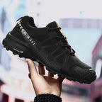 SpeedCross IV blu indossate da atleta su percorso trail