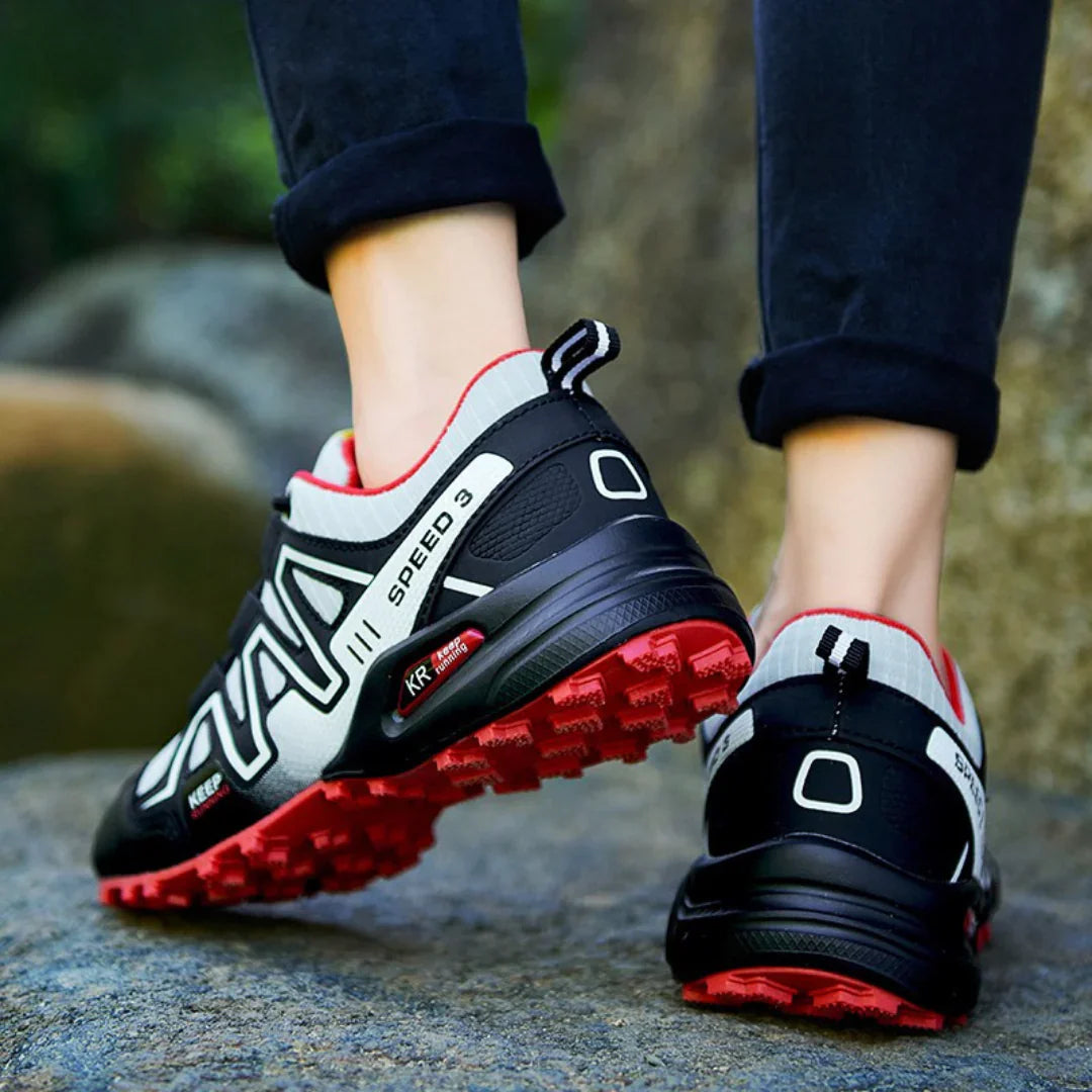 Materiale tecnico traspirante e resistente delle scarpe SpeedRun III