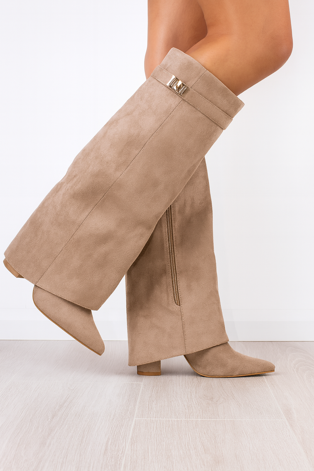 Stivali alti da donna FALIVELLI in pelle premium con tacco a blocco e risvolto elegante, vista frontale