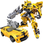 Action figure Optimus Bumblebee Transformer in modalità robot con articolazioni flessibili