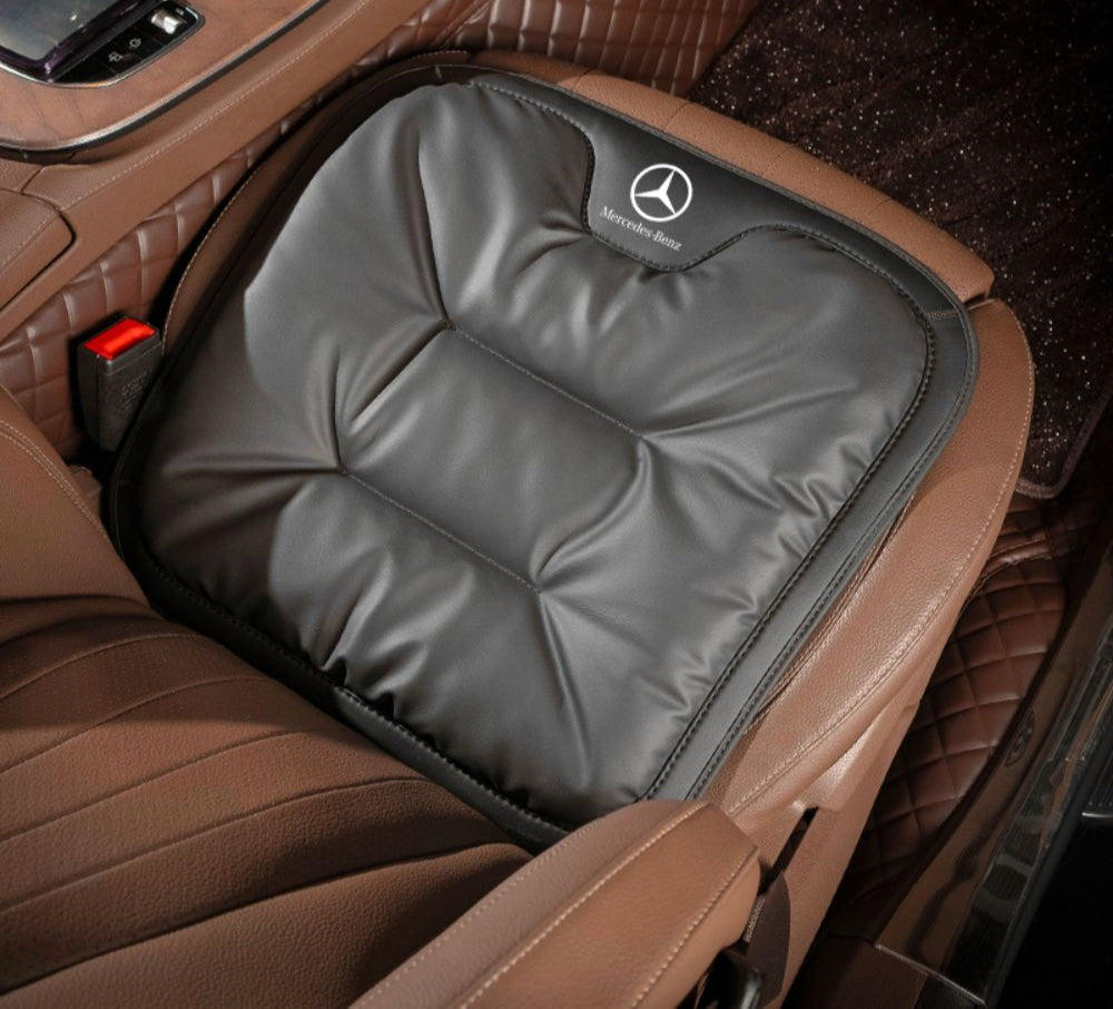 Cuscino auto ergonomico Velario installato su sedile per sostegno lombare e comfort durante la guida