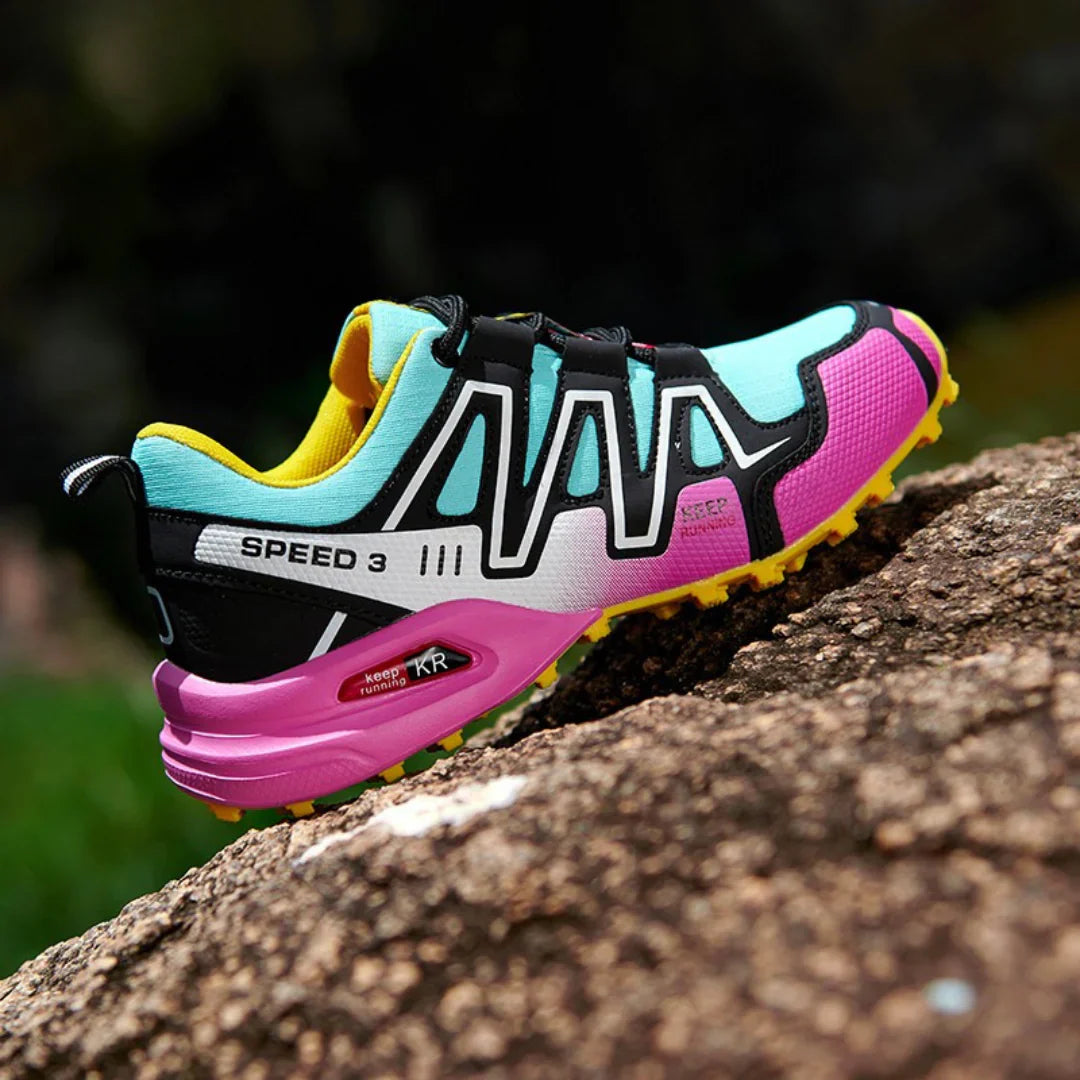 Scarpe SpeedRun III utilizzate per trekking e camminate intense su percorsi misti