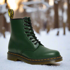 Stivali Martens in pelle resistente con suola antiscivolo, dettaglio laterale