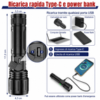 Dettaglio porta Type-C e batteria ricaricabile 5000mAh della torcia tattica FALIVELLI