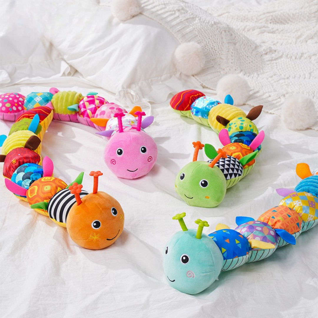 Bruco Musicale per bambini mostrato in dettaglio con texture morbide e segmenti colorati per lo sviluppo sensoriale