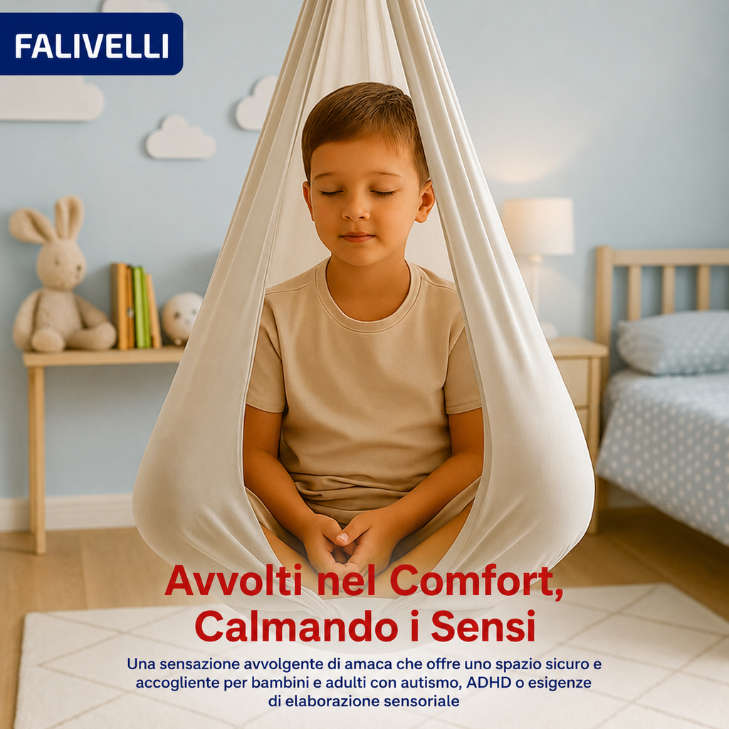 Bambino rilassato nell'amaca sensoriale da interno, avvolto nel morbido tessuto elastico