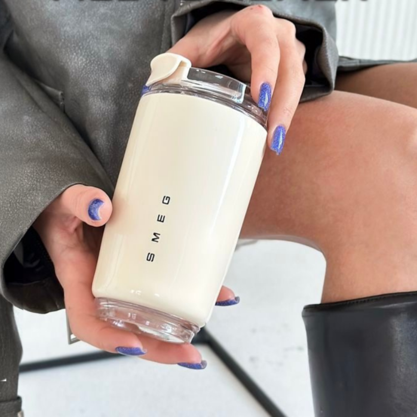 Tazza termica riutilizzabile in acciaio inox con tappo ermetico antiperdita per viaggi e ufficio