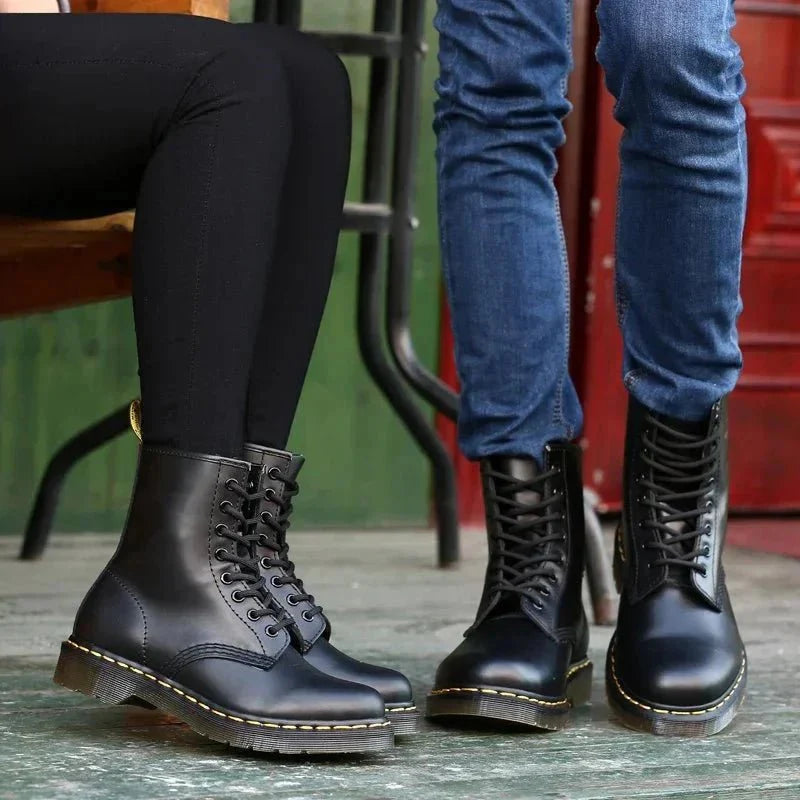 Stivali Martin classici FALIVELLI indossati, mostrando la versatilità e l'eleganza dello stile britannico senza tempo