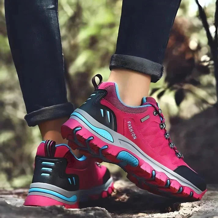 Scarpe da trekking FALIVELLI da donna in uso su terreno roccioso