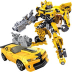 Dettaglio delle action figure Transformer Optimus Prime e Bumblebee con finitura lucida