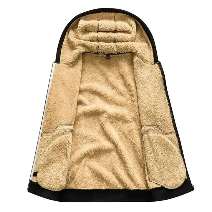 Felpa TOMMY con cappuccio e zip in pile marrone, indossata