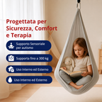 Bambino che si dondola nell'altalena terapeutica, sviluppando equilibrio e consapevolezza corporea
