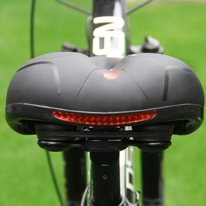 Vista laterale del sellino CLOUDCOMFORT PRO con sistema di assorbimento urti per ciclismo su ogni terreno.