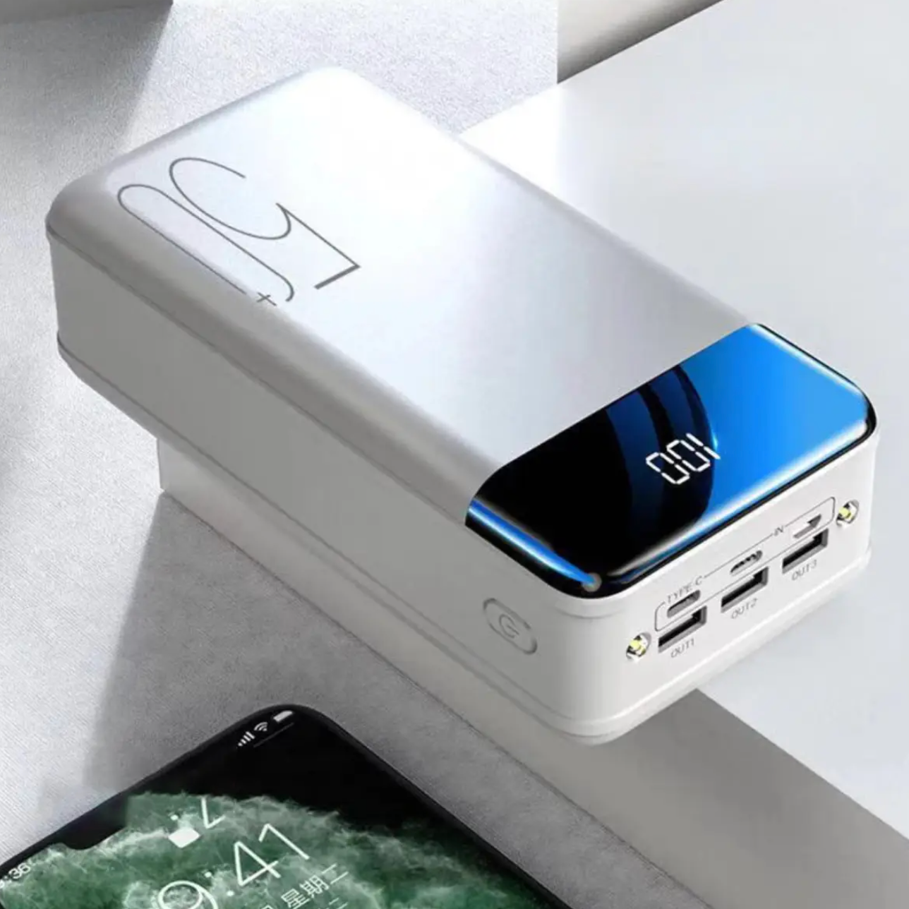 Batteria esterna TitanCharge 100.000mAh nelle varianti colore nero e bianco