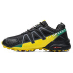 SpeedCross IV indossate su sentiero, mostrando vestibilità e design dinamico