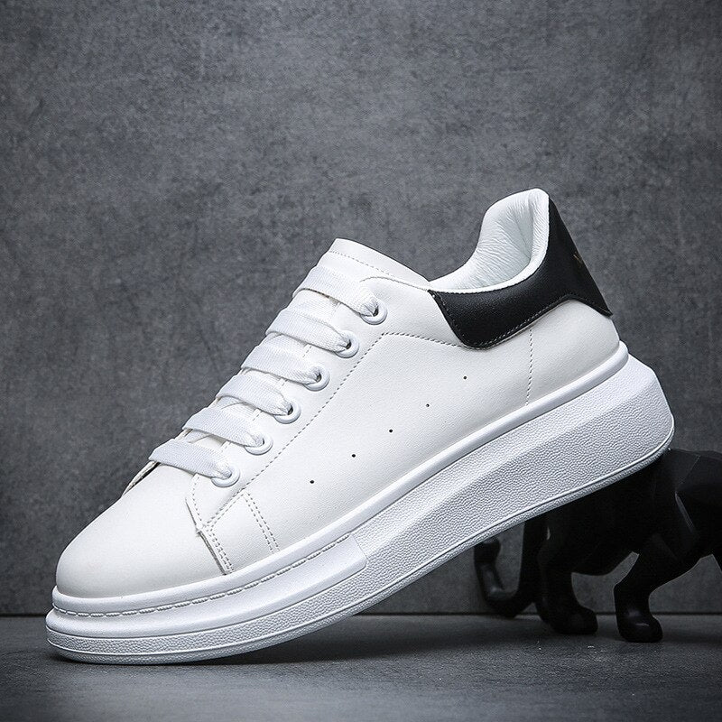 Sneakers Andres con plateau, dettaglio della suola robusta e spessa