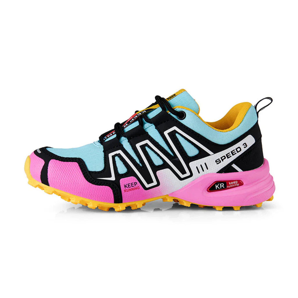 Scarpe SpeedRun III disponibili in tre combinazioni di colore: Blu-Verde, Grigio-Rosso e Blu-Rosa
