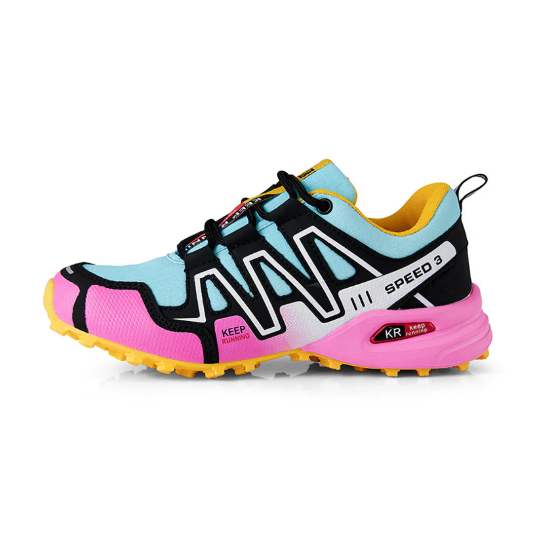 Scarpe SpeedRun III disponibili in tre combinazioni di colore: Blu-Verde, Grigio-Rosso e Blu-Rosa