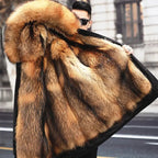 Uomo che indossa la parka Olivier in ambiente invernale