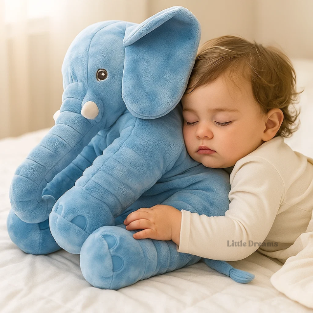 Bambino che abbraccia elefante peluche gigante durante il riposo